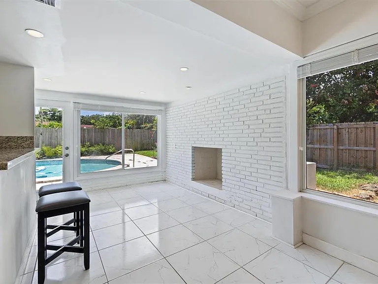 2440 SW 16th St — Photo 24