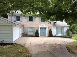 220 N Park Dr, Aurora, OH 44202