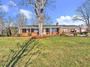 2009 Smith Mountain Lake Pkwy, Huddleston, VA 24104