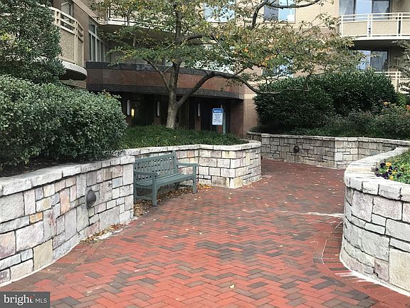 3rd image of 7111 Woodmont Ave APT 907