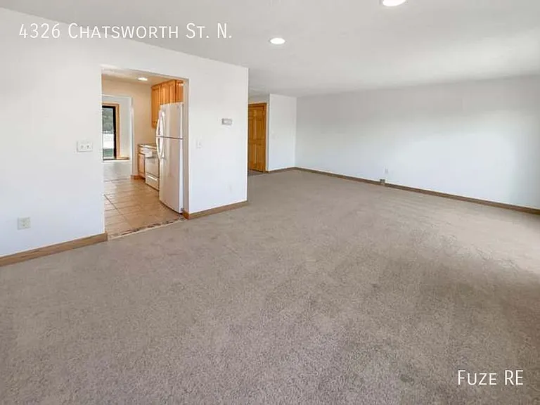 4326 Chatsworth St N — Photo 10