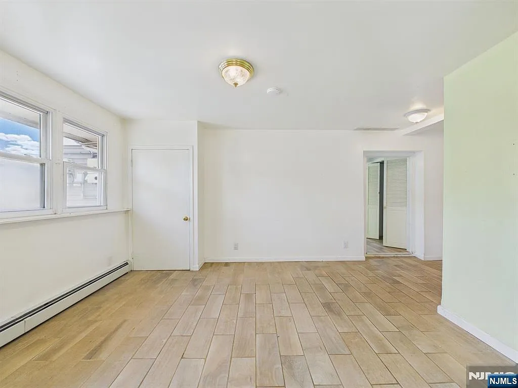 3 bed, 2.0 bath, $2,900 — Photo 3