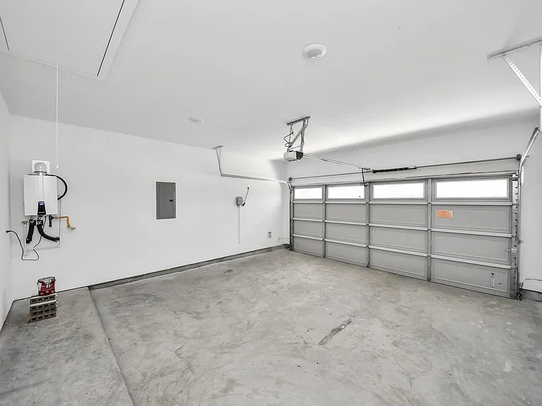 29515 Pondview Dr — Photo 8