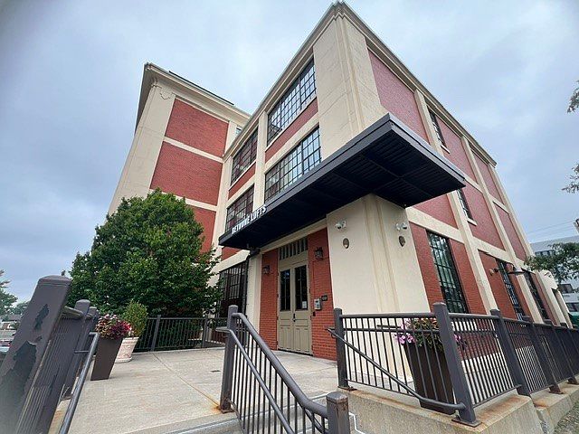 1st image of 2917 Main St Unit 410