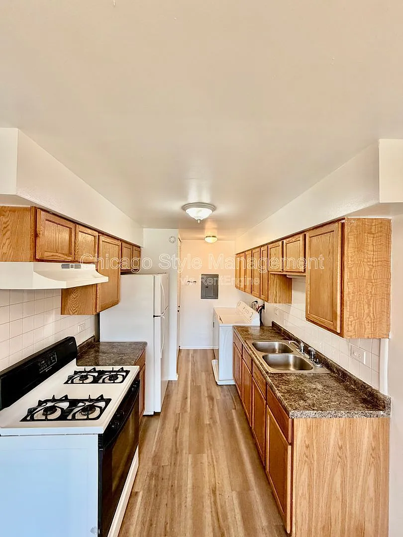 2 bed, 1.0 bath, $1,642 — Photo 1