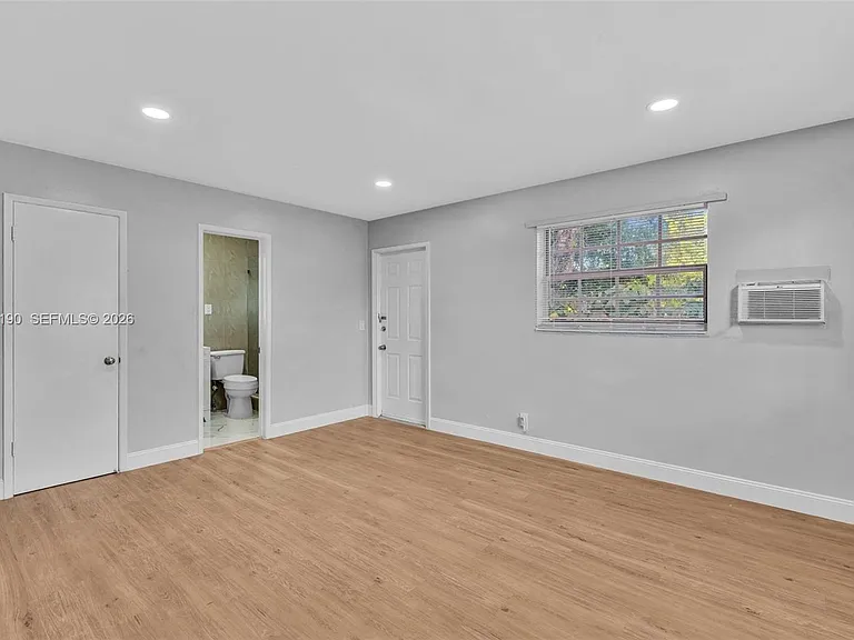 161 NW 40th St #1 — Photo 17