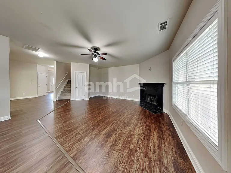 5203 Catrina Way — Photo 8