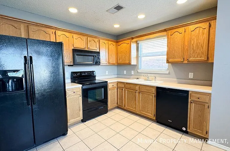 10604 Boston Ave — Photo 9