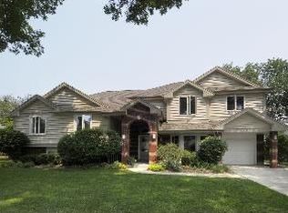 2103 N Kennicott Dr, Arlington Heights, IL 60004