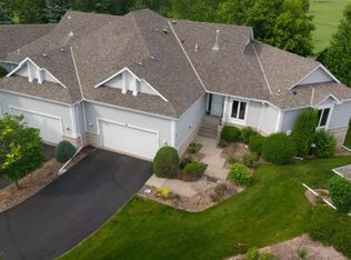 8804 Pointe Vista Dr, Victoria, MN 55386
