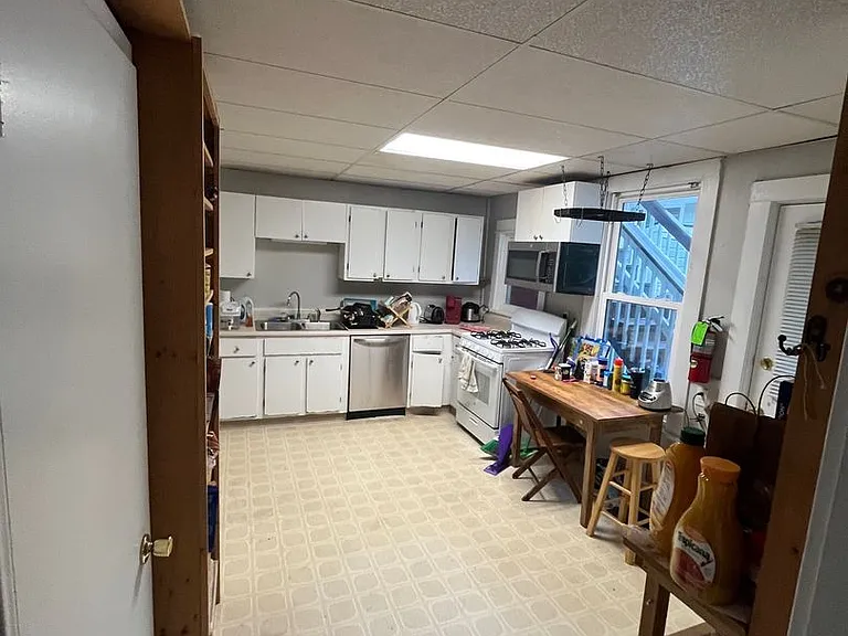 414 E Marshall St — Photo 52