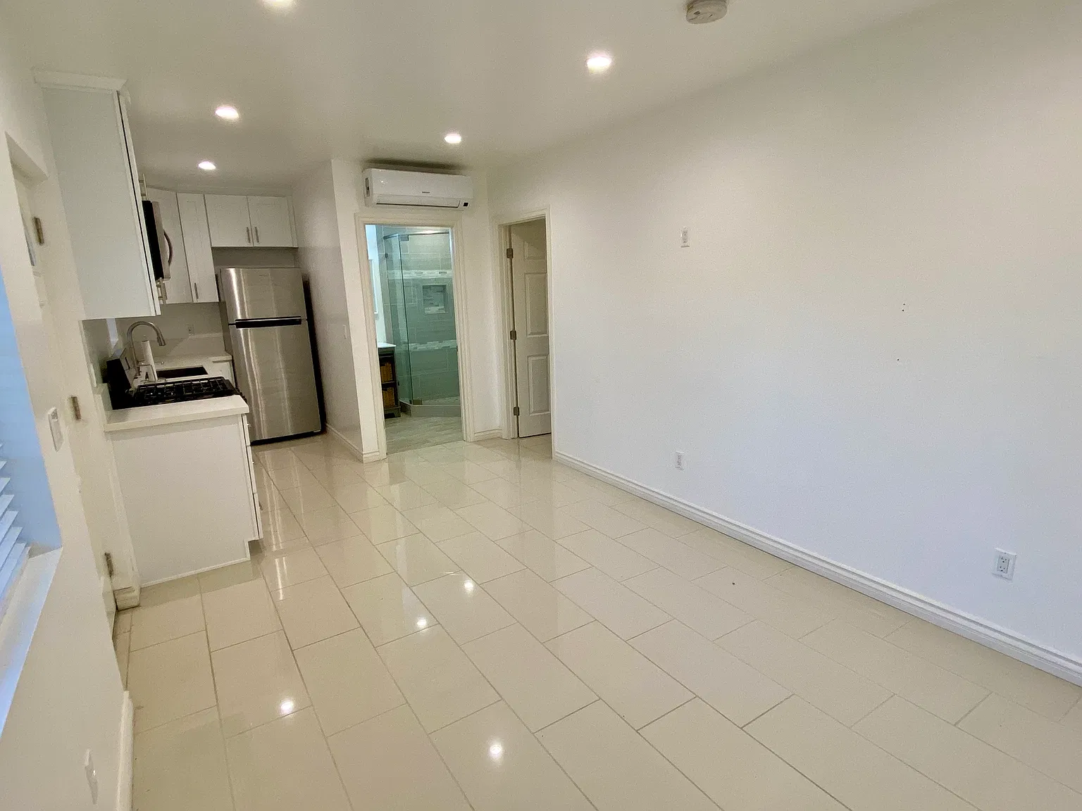22702 Gault St — Photo 2