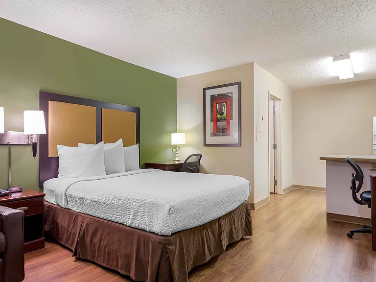Studio Suite - 1 Queen Bed