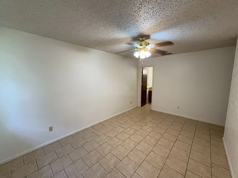 2408 Carnation Dr — Photo 14