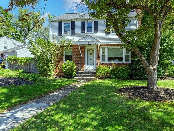 3rd image of 1 Lexington St