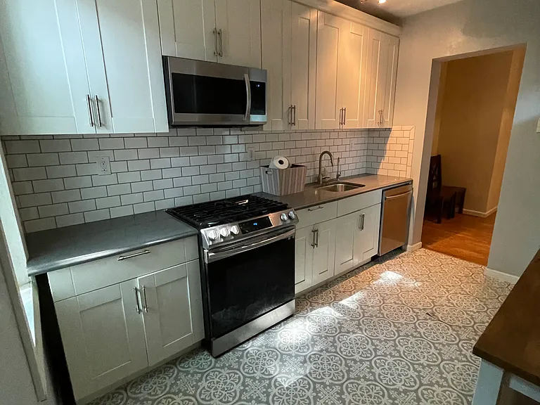 1281 Union Ave — Photo 7