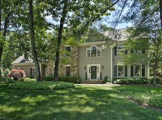 16 White Oak Ridge Ct, Mendham Twsp, NJ 07945