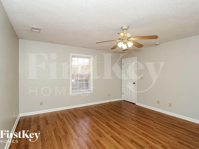 420 Castlewood Rd — Photo 8