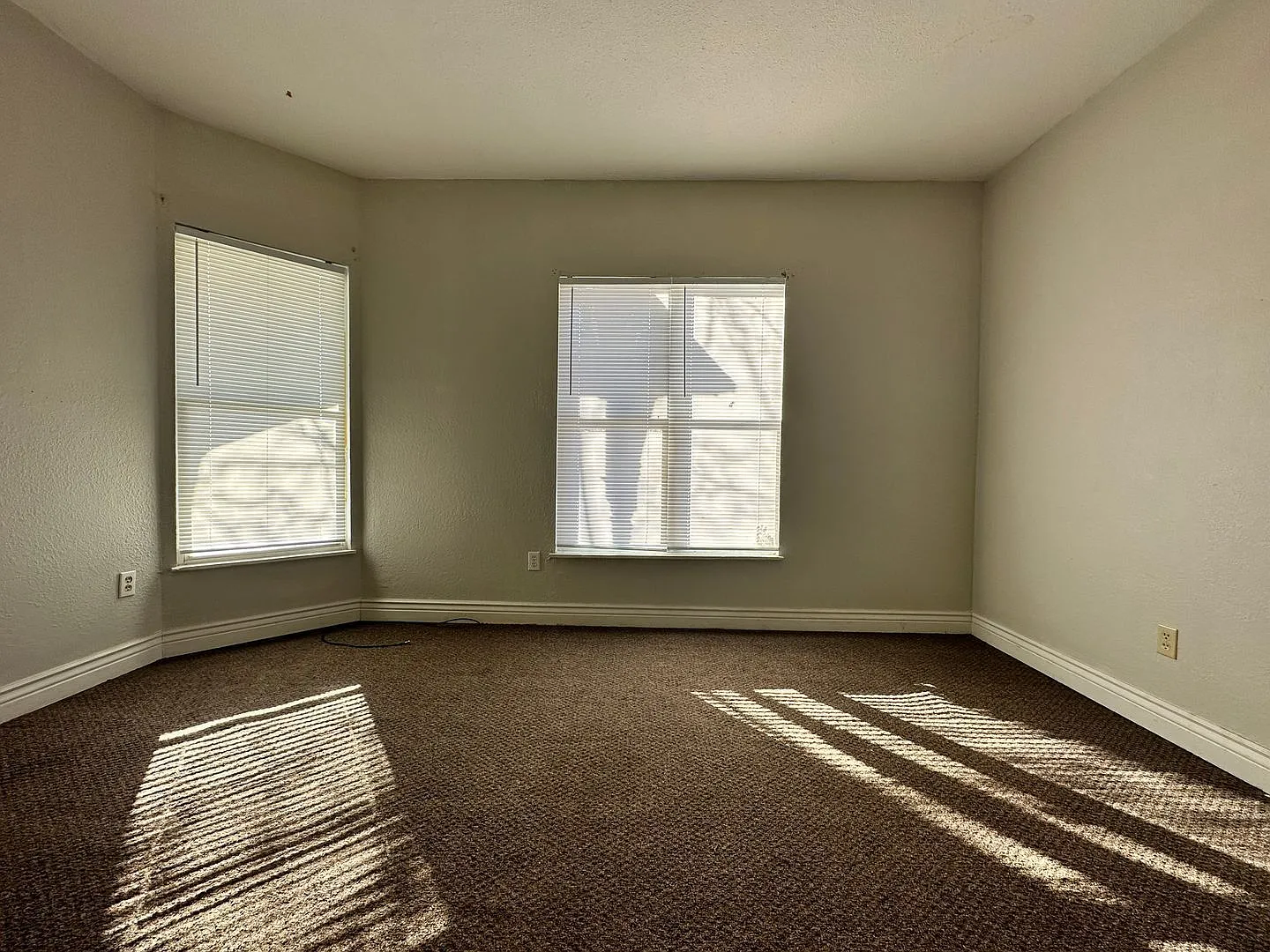 2 bed, 1.0 bath, $850 — Photo 2
