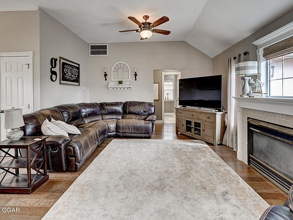 3rd image of 104 Briar Meadow Dr