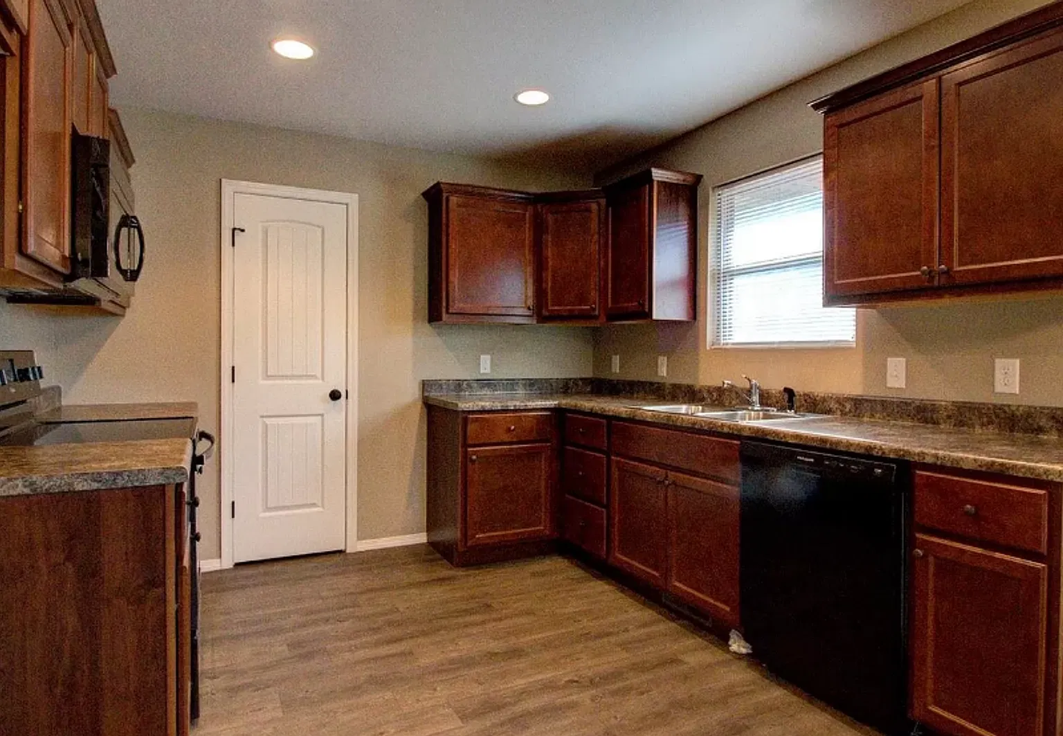 4 Bedroom Rental in Springfield MO — Photo 4