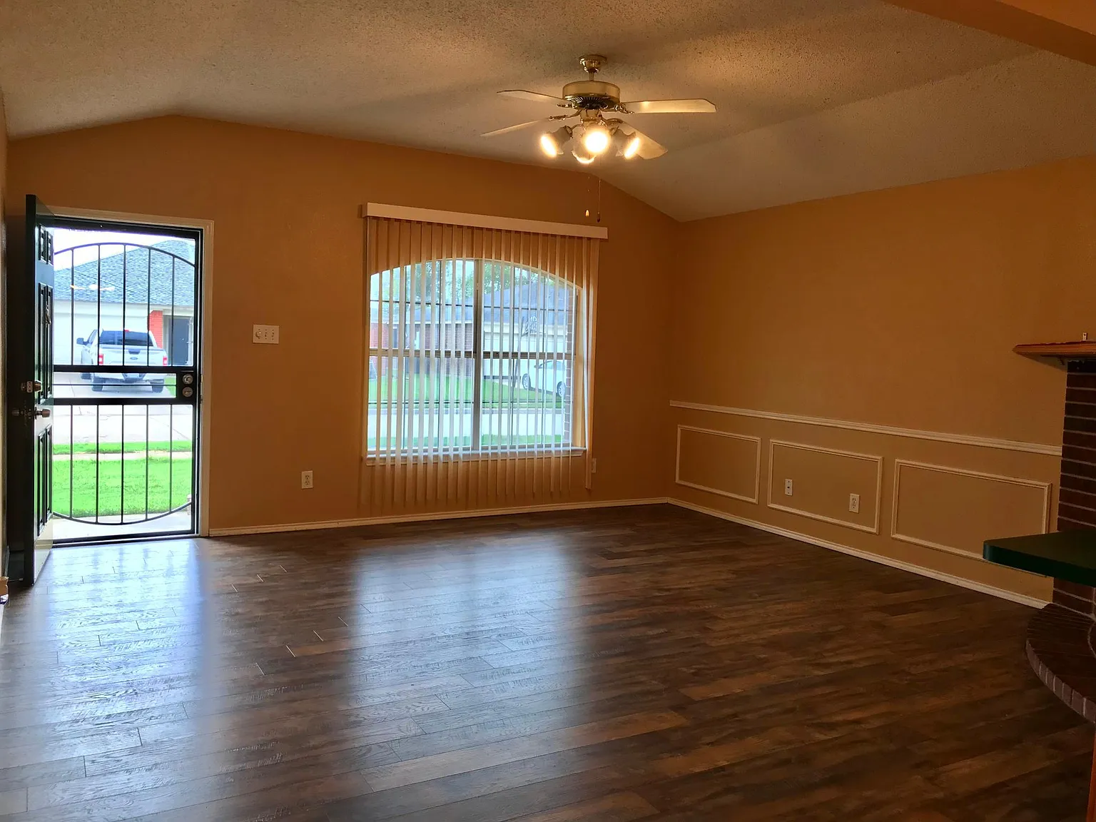 856 Colson Dr — Photo 3