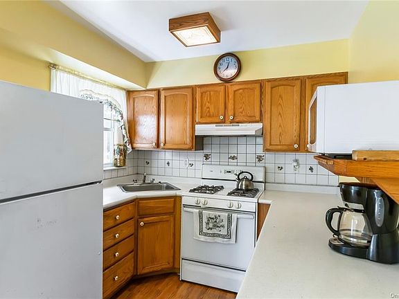 4th image of 71 Sheldon Ave