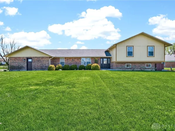 3665 Meadowcourt Dr, Dayton, OH 45431