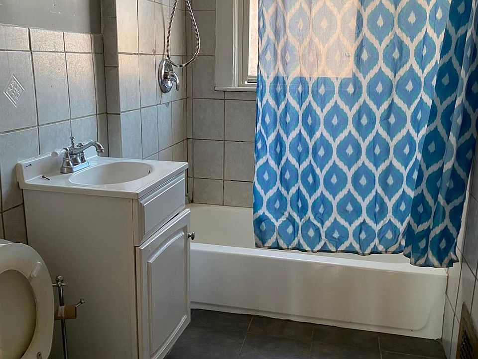 2nd image of 31 Roseland St APT 2