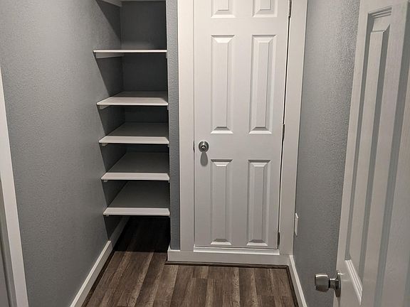 5th image of 2028 W Roberts St E