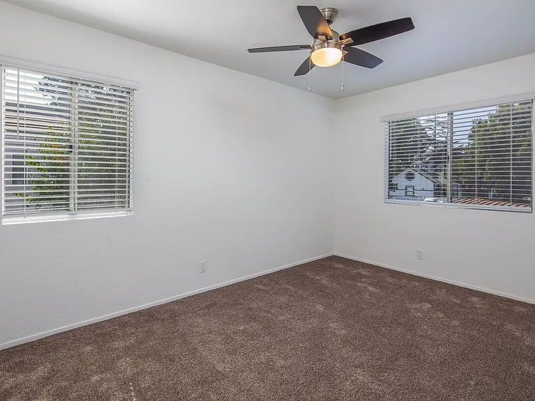 Gorgeous huge units in premier location! ASK ABOUT OUR MOVE-IN SPECIALS!! — Photo 43