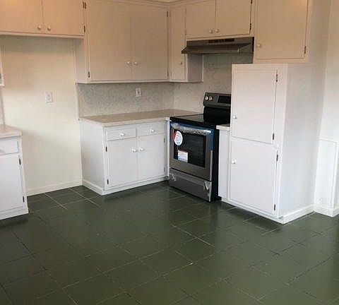 3rd image of 4042 W 139th St APT 4