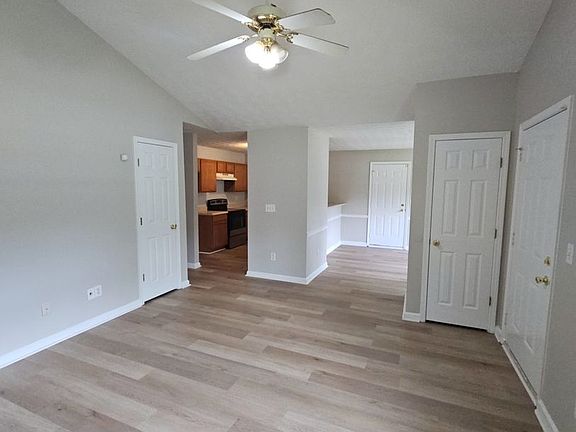 5th image of 327 Kate Dr