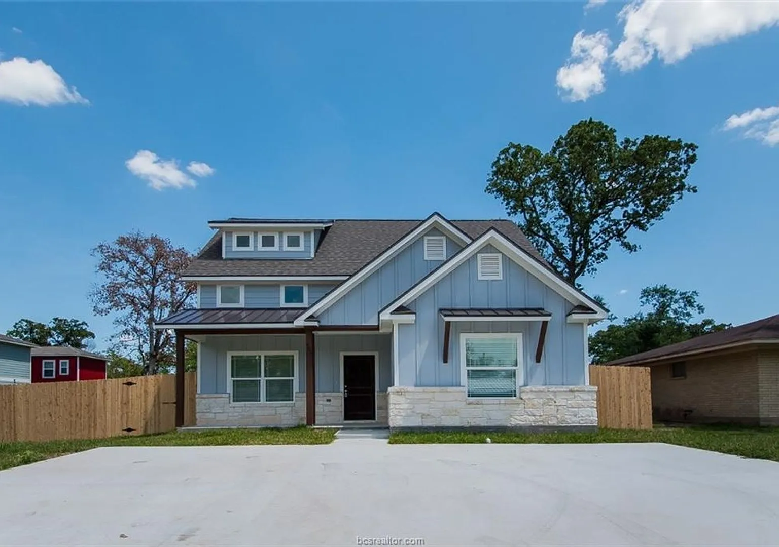 403 Fairway — Photo 1