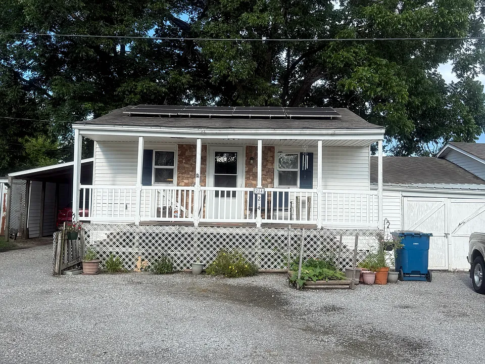 1614 Main St