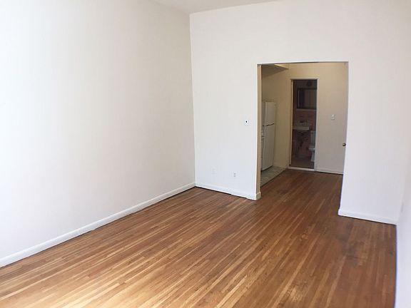 3rd image of 347 W 48th St APT 3A