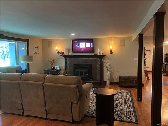 4th image of 9545 Melinda Dr