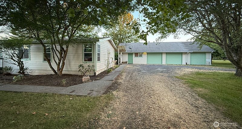 2nd image of 179 Bay Road
