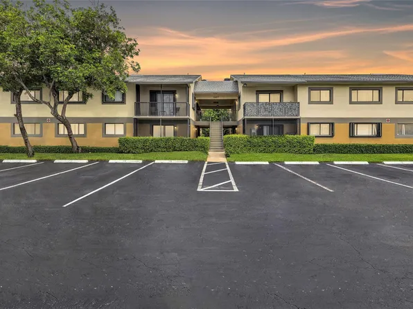 567 Trace Circle #208, Deerfield Beach, FL 33441