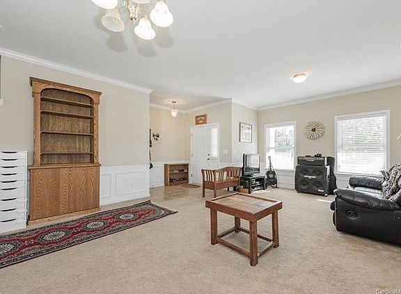 3rd image of 3029 Gilroy Dr