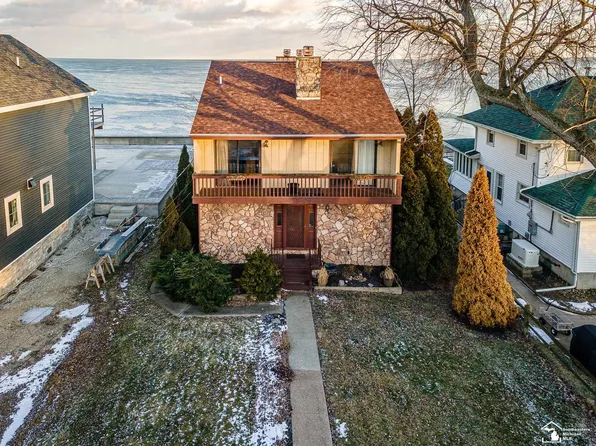 12140 N Lakeshore Dr, La Salle, MI 48145
