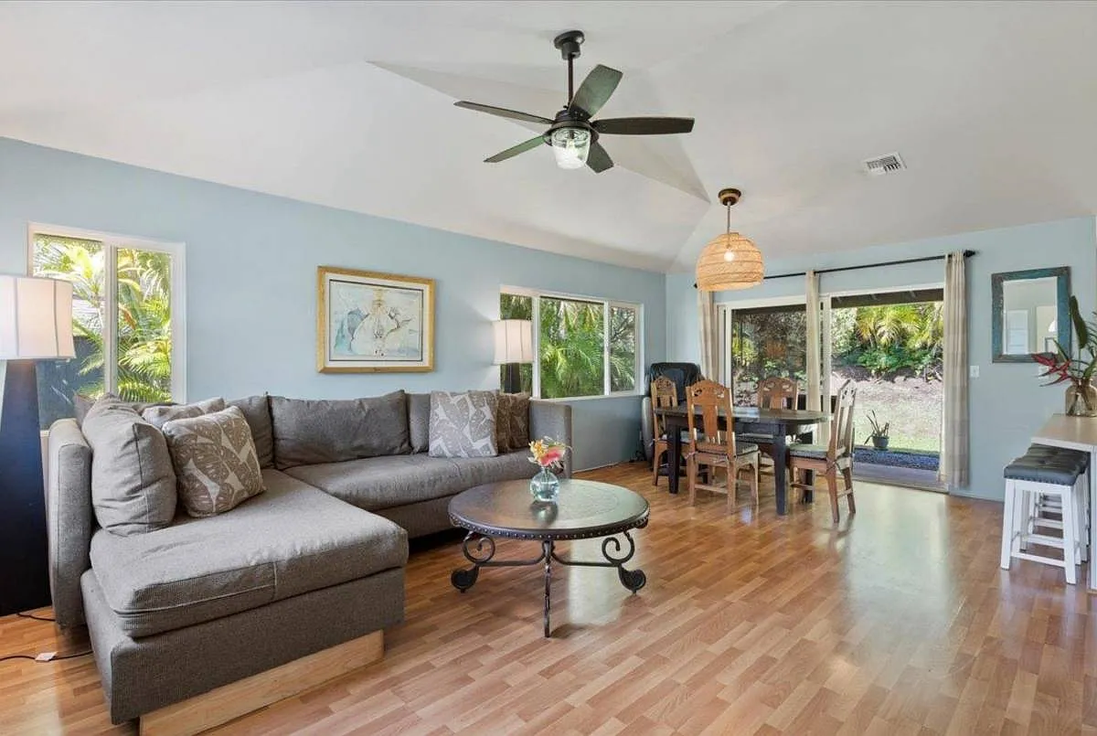 3 bed, 1209 sqft, $3,985 — Photo 3
