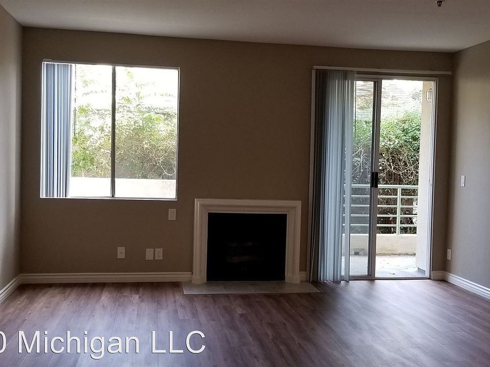 1st image of 90 N Michigan Ave APT 104