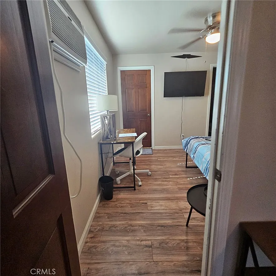 1 bed, 884 sqft, $1,300 — Photo 3
