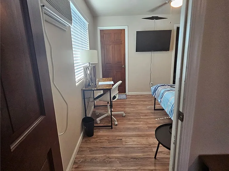 820 Jackson St — Photo 3