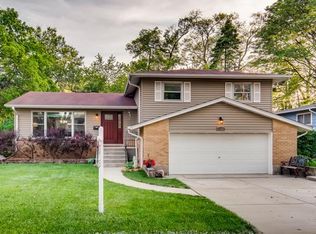 1006 N Greenfield Ln, Mount Prospect, IL