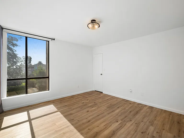 125 N Allen Ave #203 — Photo 14