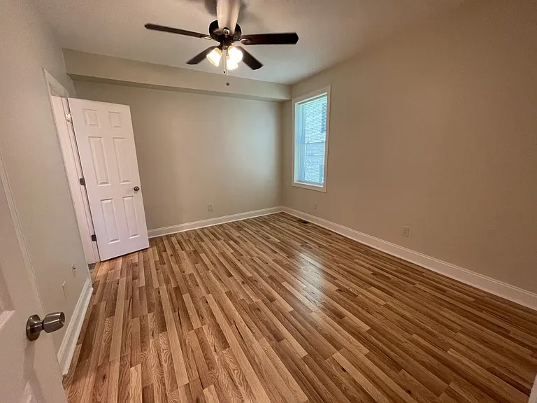4924 Centre Ave — Photo 8