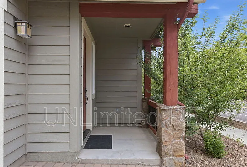 3 bed, 2.0 bath, 1550 sqft, $3,000 — Photo 4