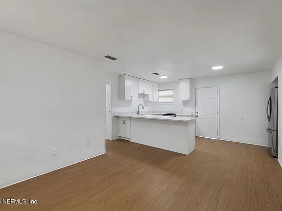 4th image of 5713 Oaklane Dr